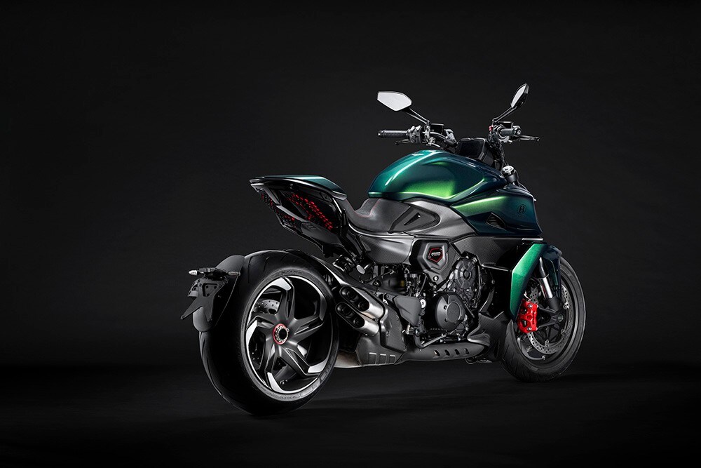 Ducati e Bentley: due serie davvero speciali per la Diavel V4